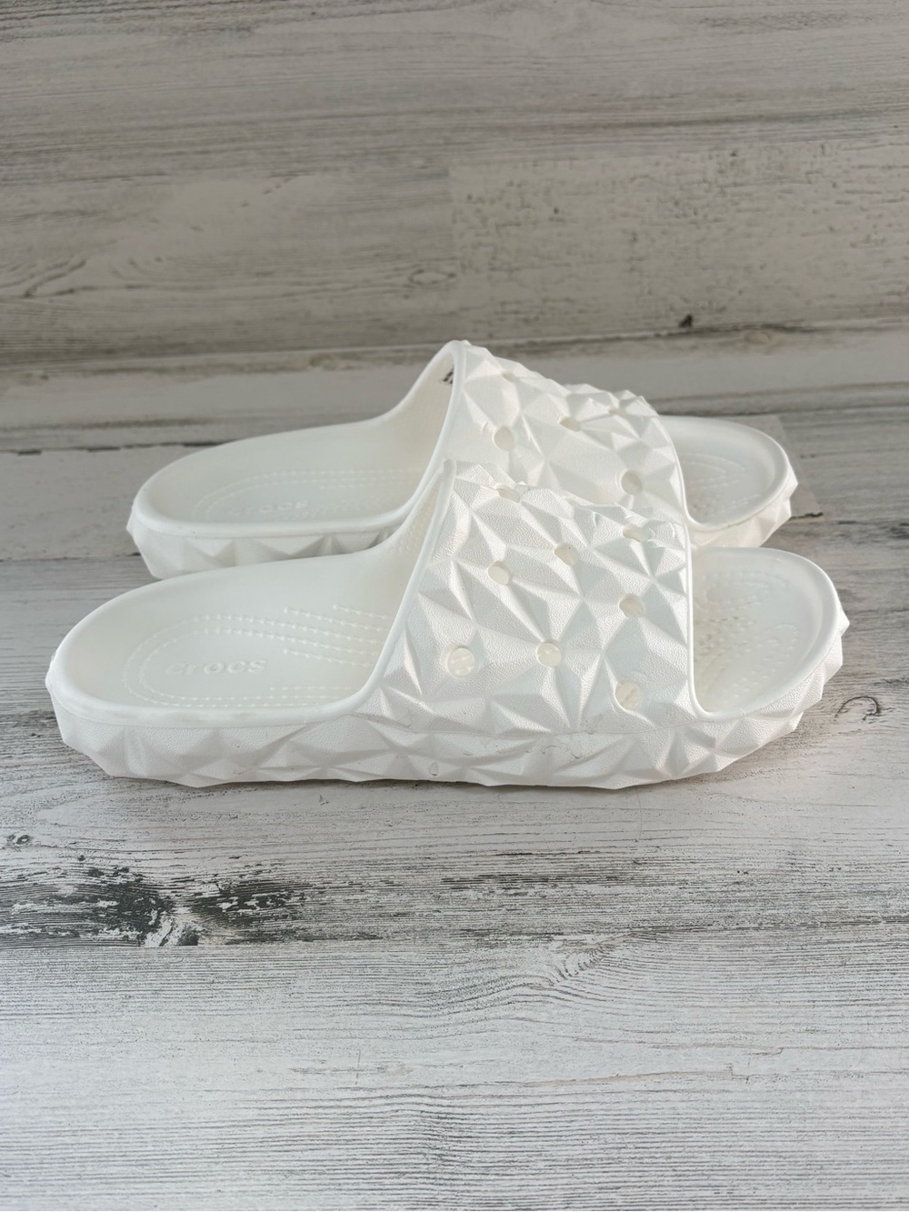 CROCS Women’s Size 6 Iconic Classic Clogs Geometric V2 Slides In White NWOT